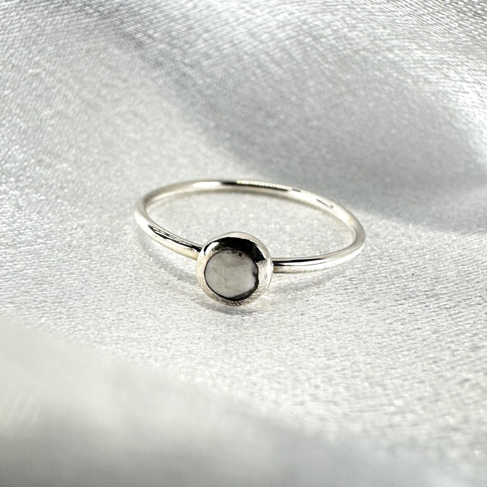 925 Sterling Silver White Buffalo Turquoise Ring w/ polishing cloth Size 7 NEW